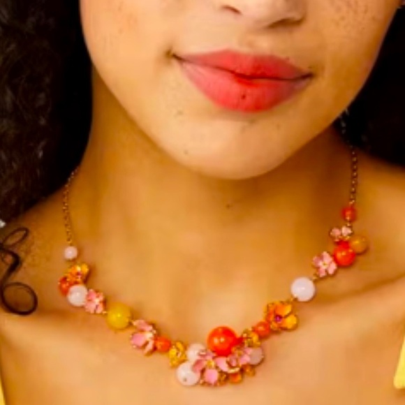 🎁 Freshly Picked Statement Gold Tone Necklace - Floral Pink, Orange & Yellow 🌸🧡🌼 - Picture 3 of 4